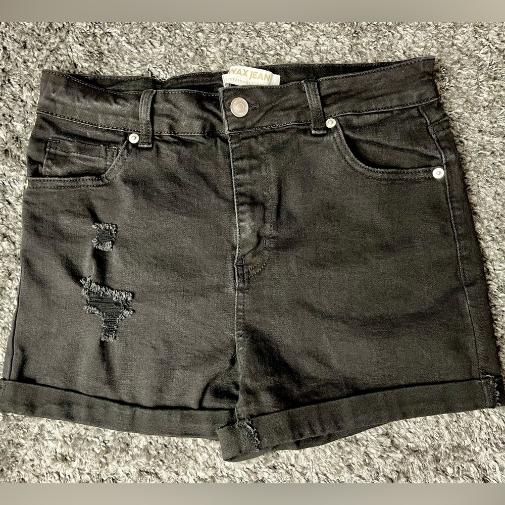 Black stretch ripped denim shorts 🖤
